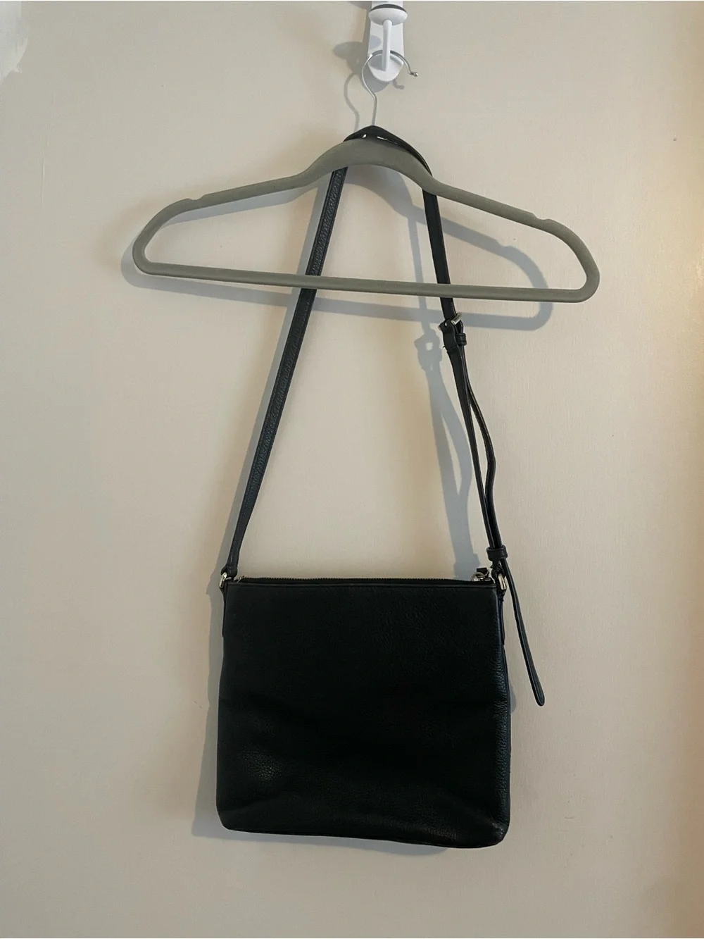 Kate Spade New York Pebbled Leather Crossbody Bag Black EUC